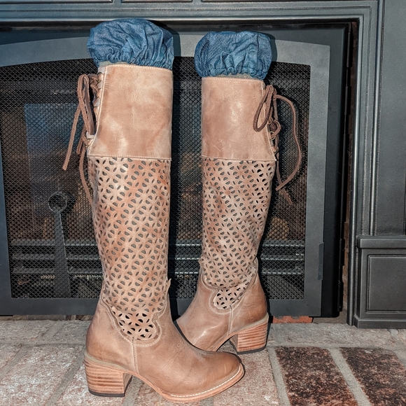 Stylish Tan Knee-High Boots - Picture 4 of 9